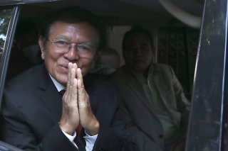 Kem Sokha, 69 ans, a été immédiatement conduit de la salle d'audience à son domicile, où il sera assigné à résidence.